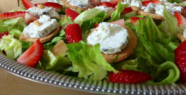 Goat's Cheese & Strawberry Salad